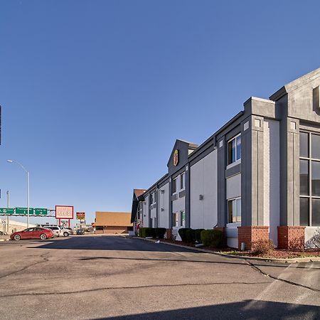 Motel Super 8 By Wyndham Wichita Airport West Kellogg Extérieur photo