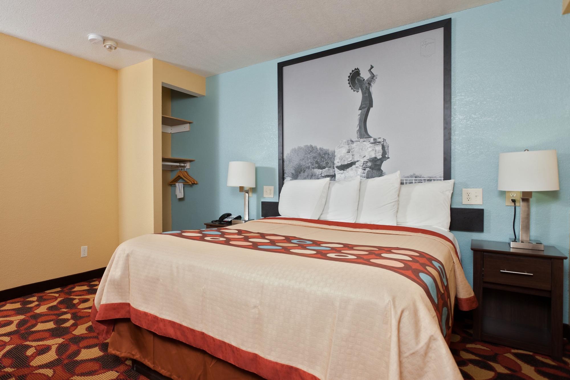 Motel Super 8 By Wyndham Wichita Airport West Kellogg Extérieur photo
