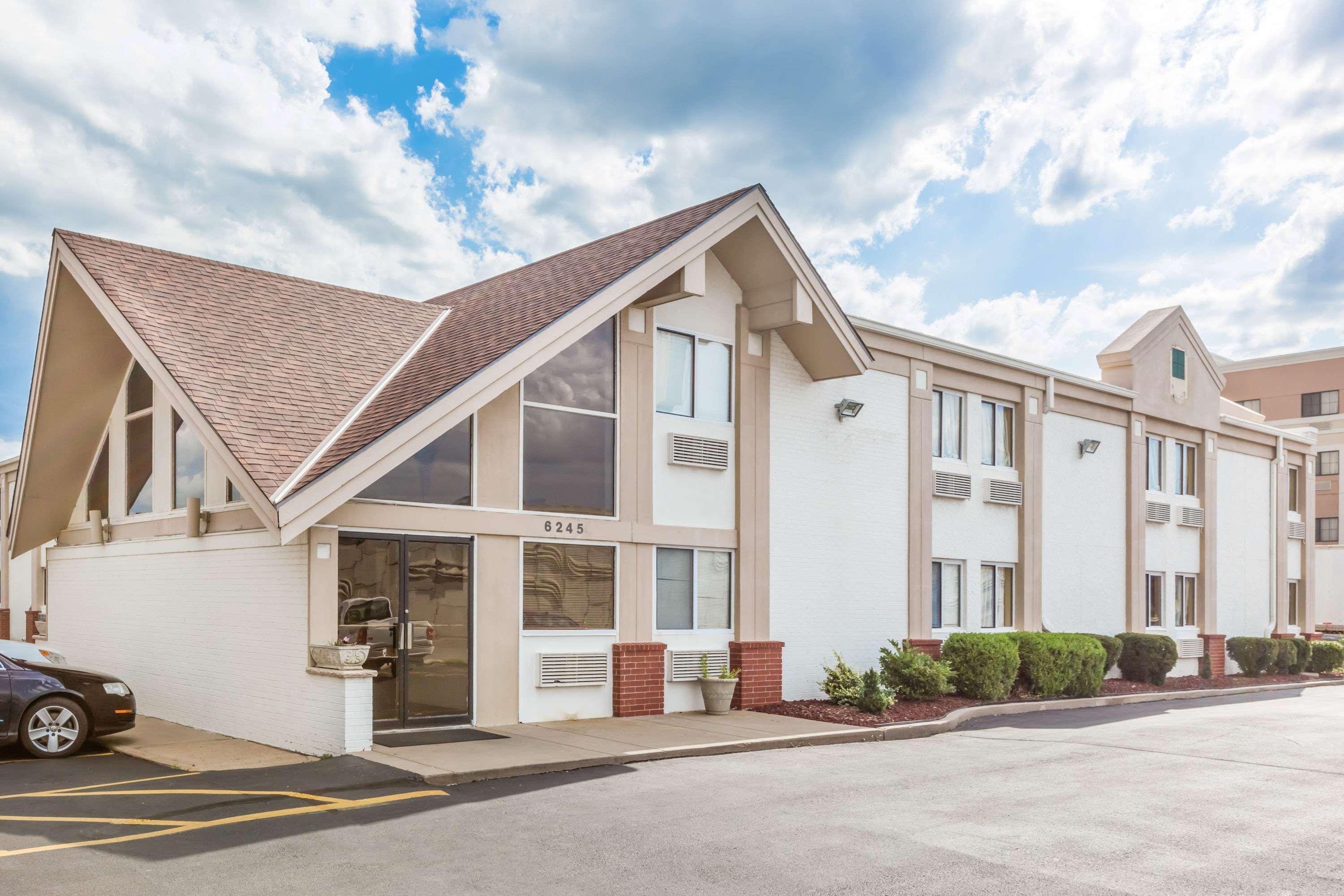 Motel Super 8 By Wyndham Wichita Airport West Kellogg Extérieur photo
