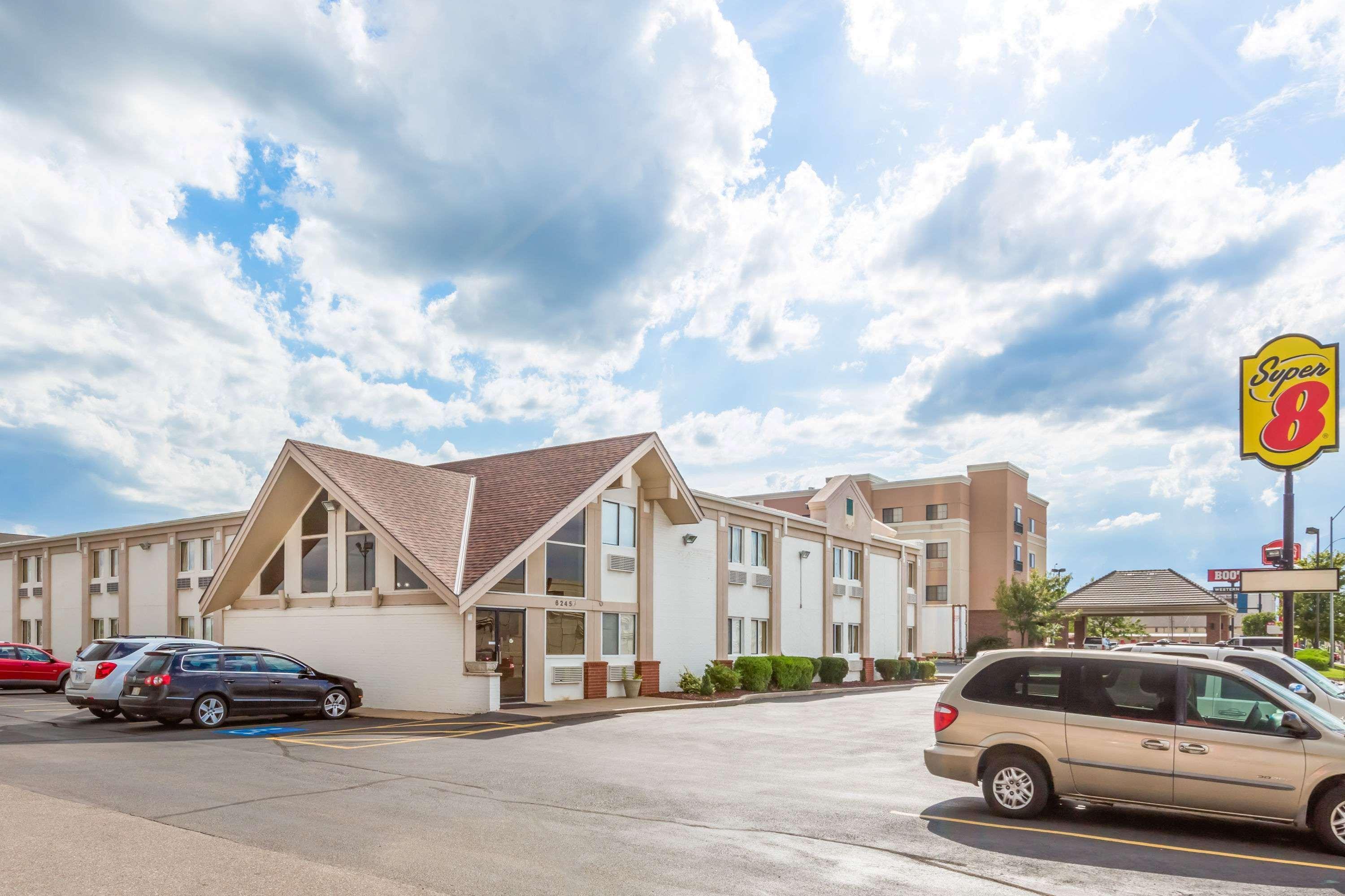 Motel Super 8 By Wyndham Wichita Airport West Kellogg Extérieur photo