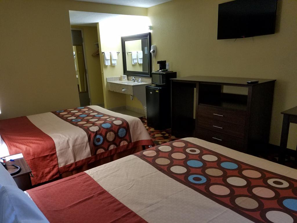 Motel Super 8 By Wyndham Wichita Airport West Kellogg Extérieur photo