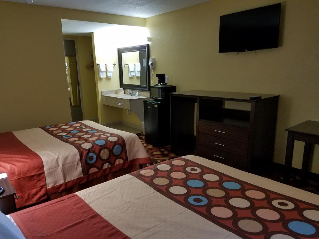 Motel Super 8 By Wyndham Wichita Airport West Kellogg Extérieur photo