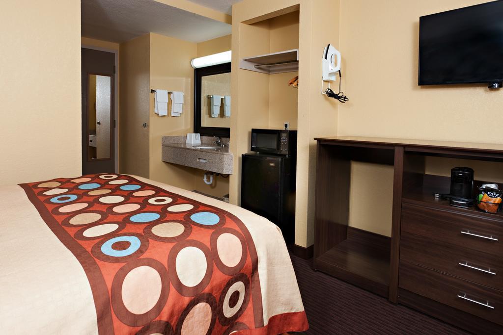 Motel Super 8 By Wyndham Wichita Airport West Kellogg Extérieur photo
