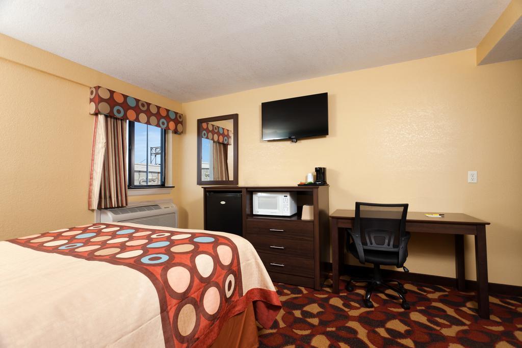 Motel Super 8 By Wyndham Wichita Airport West Kellogg Extérieur photo