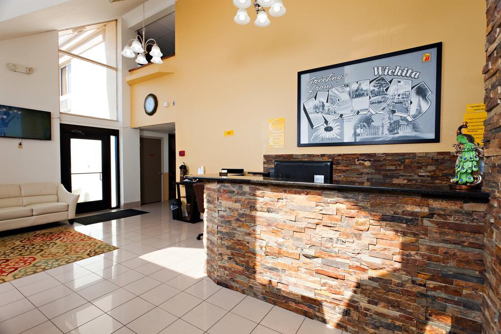 Motel Super 8 By Wyndham Wichita Airport West Kellogg Extérieur photo