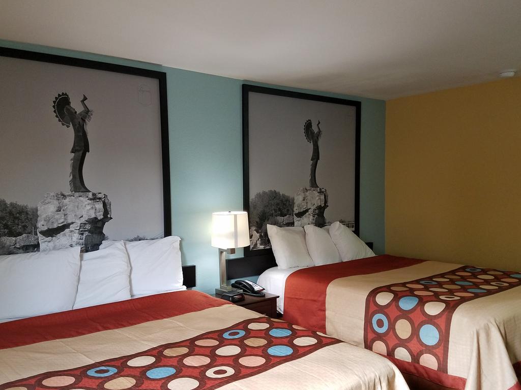 Motel Super 8 By Wyndham Wichita Airport West Kellogg Extérieur photo