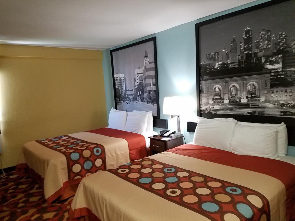 Motel Super 8 By Wyndham Wichita Airport West Kellogg Extérieur photo